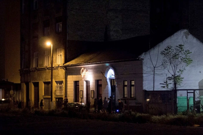 Our venue: the public community house and co-operative bar of Gólya (Budapest)