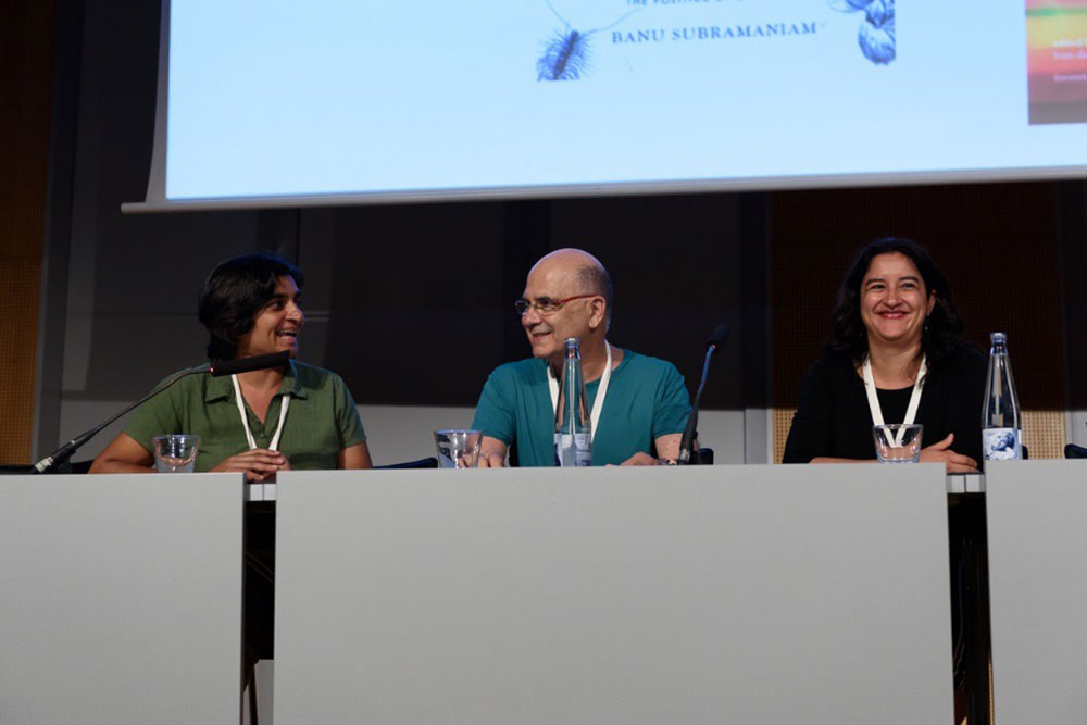 Banu Subramaniam (winner of the 4S Fleck Prize) in conversation with Ivan da Costa Marques and Eden Medina. Cortesy of Govert Valkenburg