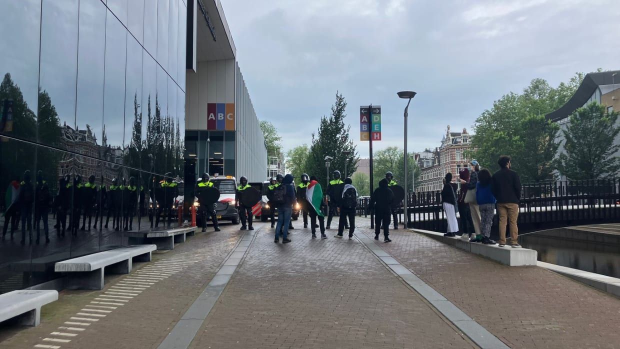Riot police on the campus of the University of Amsterdam after breaking up a student protest on 21 June. Credits: Folia / Toon Meijerink